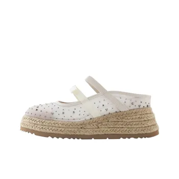 Wonderful Couple Closed Toe Slippers Women's Ecru