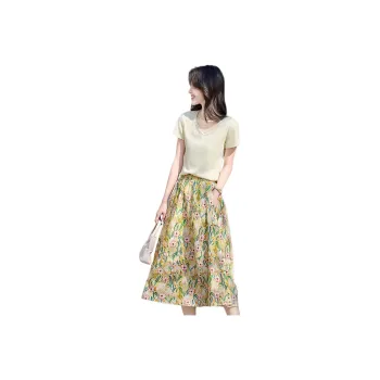 Still quiet Two Piece Skirt Sets Women's Apricot/Multicolor