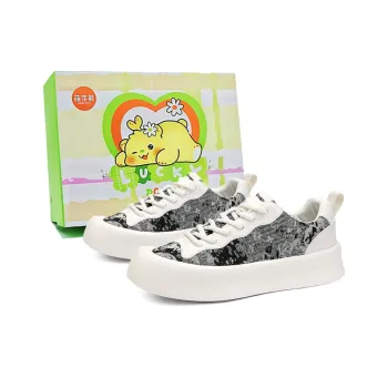 Budding Bear Low Top Skateboard Shoes Men's