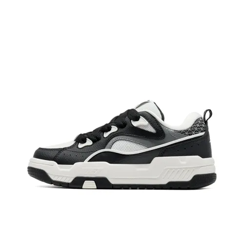 XTEP Reverse Abrasion Resistant Lightweight Height Increasing Low Top Skateboard Shoes Women's Black White