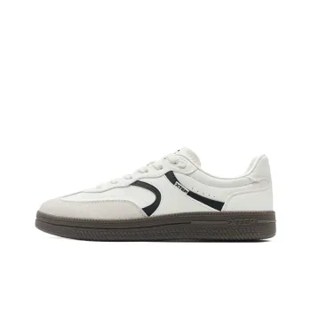 XTEP Lightweight Coverage Low Top Skateboard Shoes Women's Sail White/Dove Gray/Black