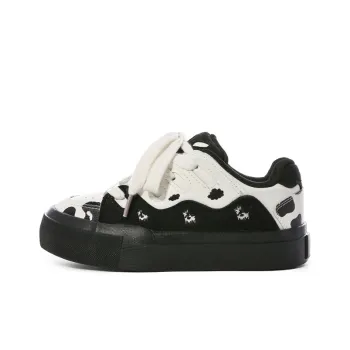 The New Age Family Low Top Skateboard Shoes Women's Cow Black