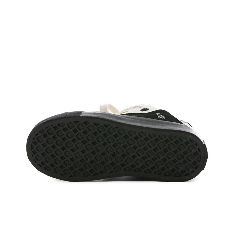 The New Age Family Low Top Skateboard Shoes Women's Cow Black-3