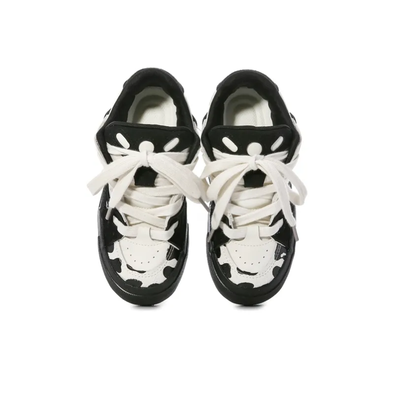 The New Age Family Low Top Skateboard Shoes Women's Cow Black-1