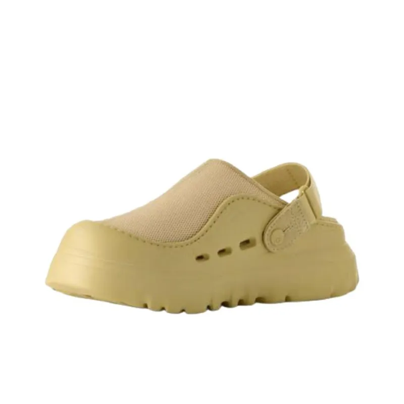 UGG PeakMod Golden Apple-1