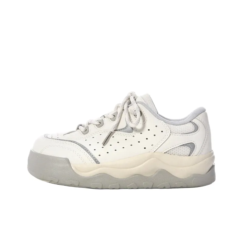 The New Age Family Low Top Skateboard Shoes Women's Beige-0
