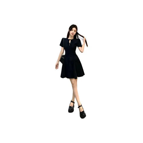 The Temptation Of The Muse Short Sleeved Dress Women's