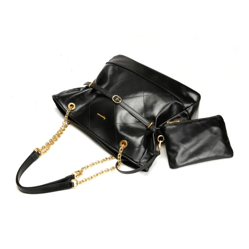AQUASCUTUM Cow Leather Shoulder Bag Women's Black-3