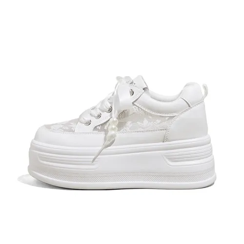A Poinsettia Princess Skateboard Shoes Women's