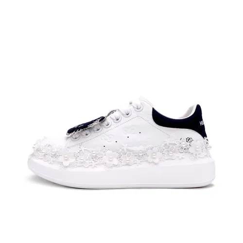 Hello Kitty White Low Top Casual Shoes Women's White Black