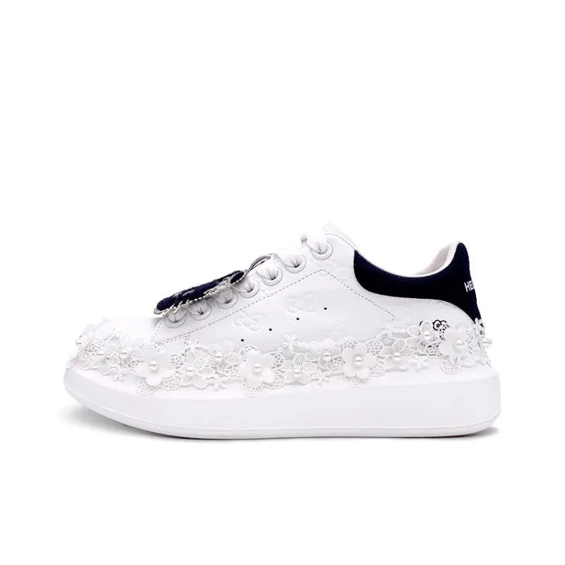 Hello Kitty White Low Top Casual Shoes Women's White Black-0