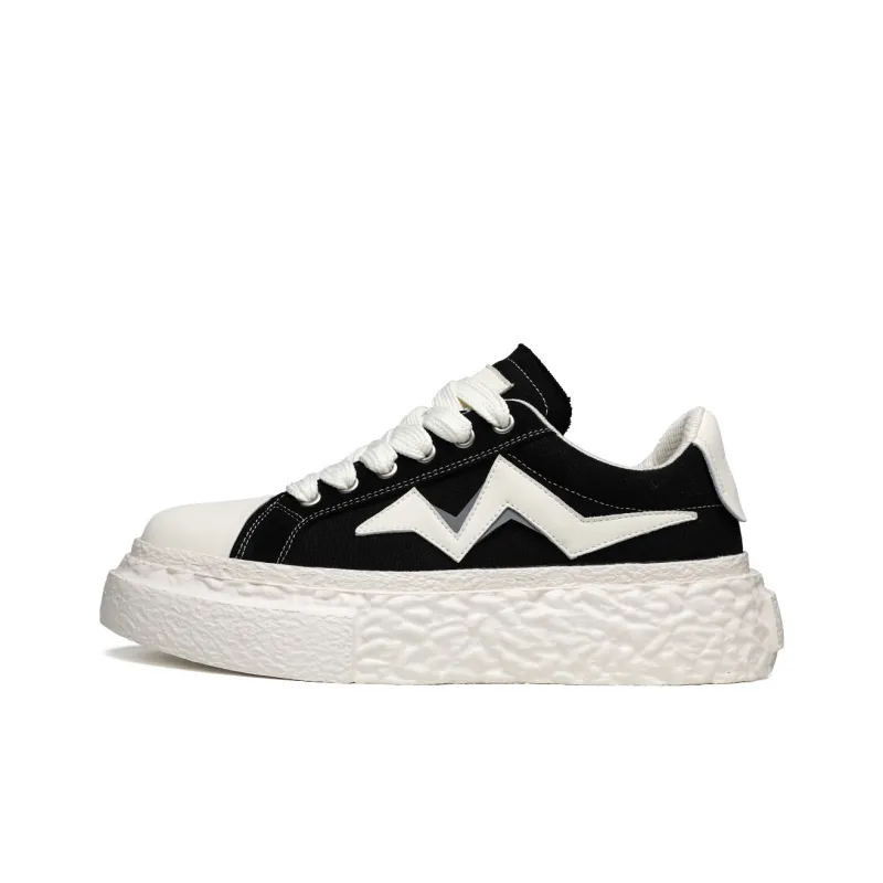 FAPAI Abrasion Resistant Low Top Skateboard Shoes Unisex Black White-0