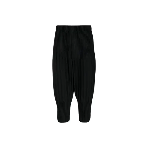 ISSEY MIYAKE Pleated Tapered Cropped Trousers