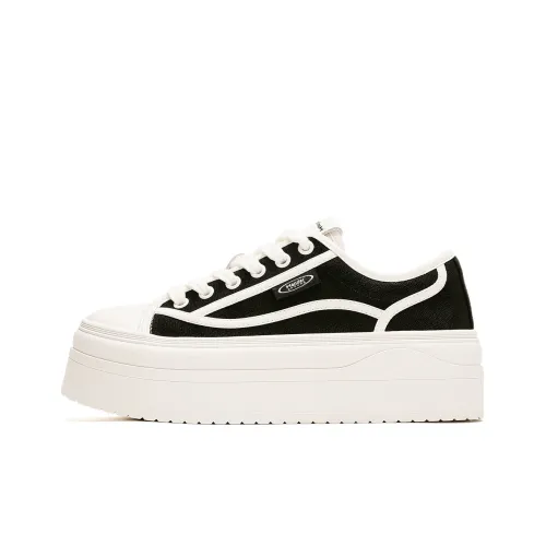 WANDER AROUND Slip Resistant And Breathable Low Top Skateboard Shoes Women's Black