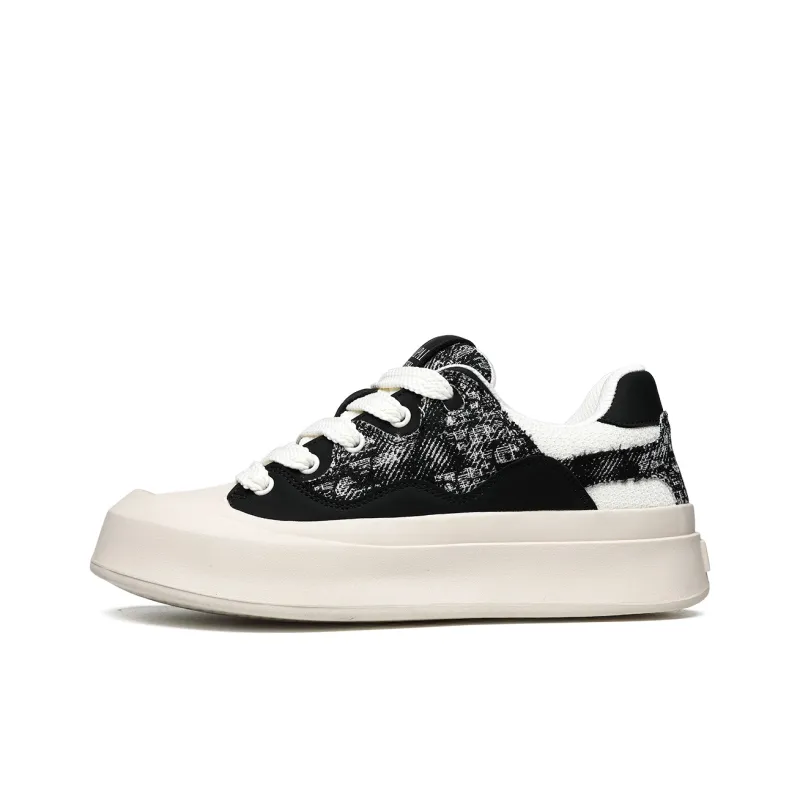 FAPAI Abrasion Resistant Low Top Skateboard Shoes Men's White Black-0