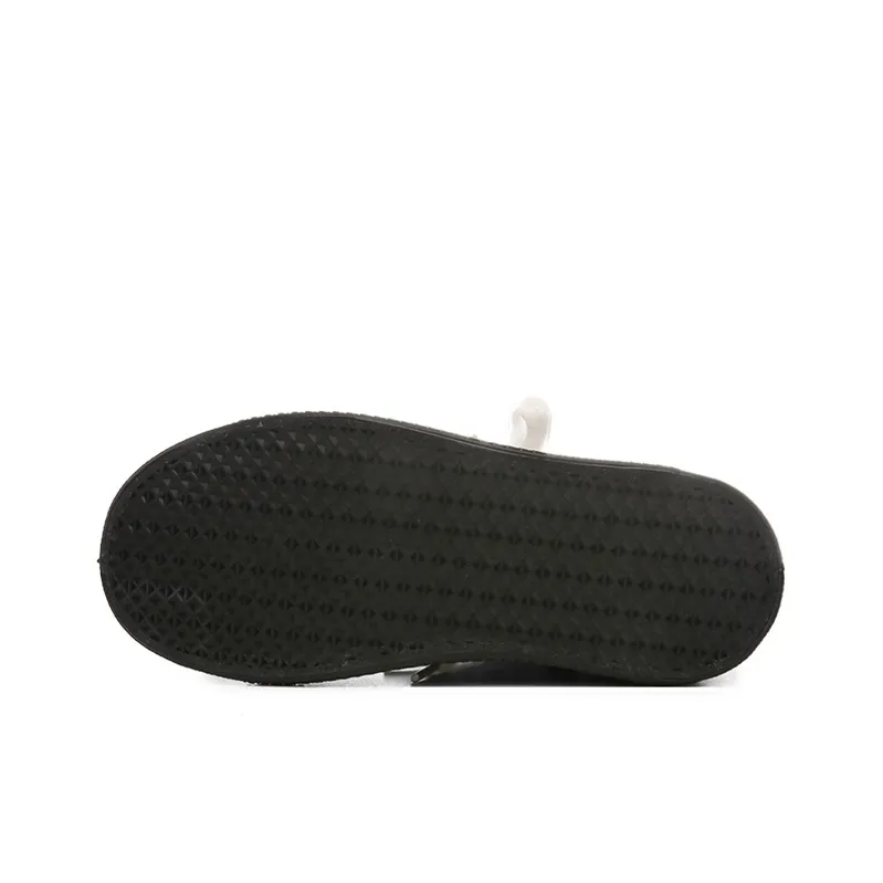 The New Age Family Low Top Skateboard Shoes Women's Silver-4