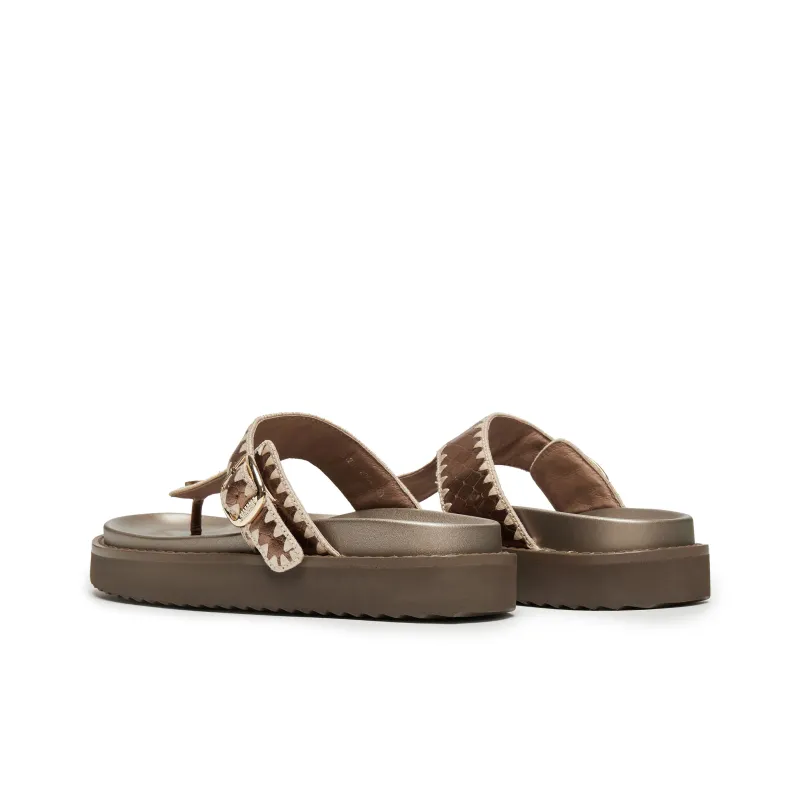 Staccato Flip Flops Women's Expensive Gold-2