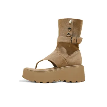 A Poinsettia Princess Roman Sandals Women's