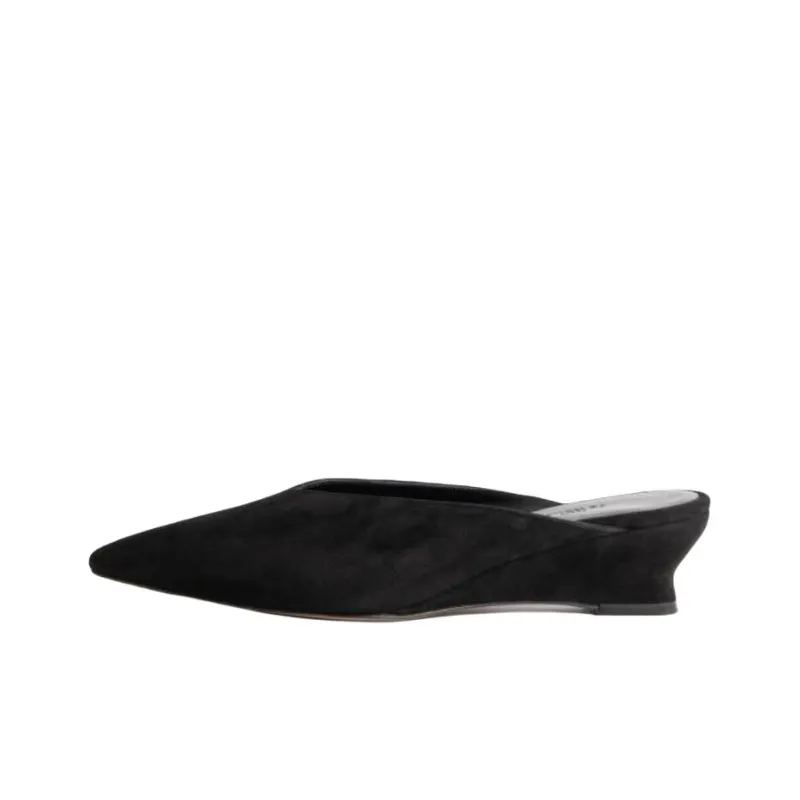 Le Monde Beryl Slip Resistant Closed Toe Slippers Women's Black-0