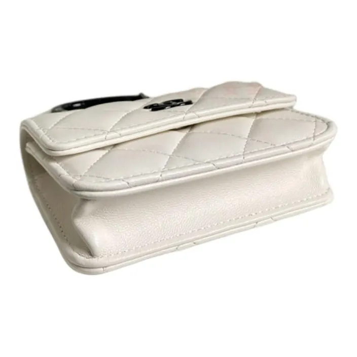 CHANEL 21K Winter Sheepskin Coin Purse, Card Holder Mini Women's White-4