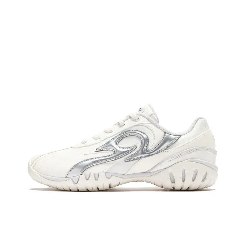 ANTA SNEAKERVERSE 캐주얼 신발 로우탑 아이보리 화이트 여성