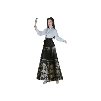 MDEHT Hanfu Women's White Top + Black Horse Face Skirt