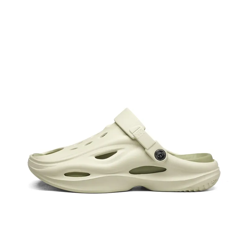 Budding Bear Beach Sandals Men's-10