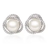 Ribbed Pearl Stud Earring