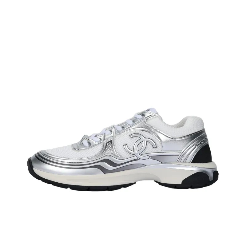 【CHANEL】 CCロゴがかっこいい★ スニーカー 白×シルバー CHANEL CC Logo Sneaker 'White Silver' Men's - POIZON