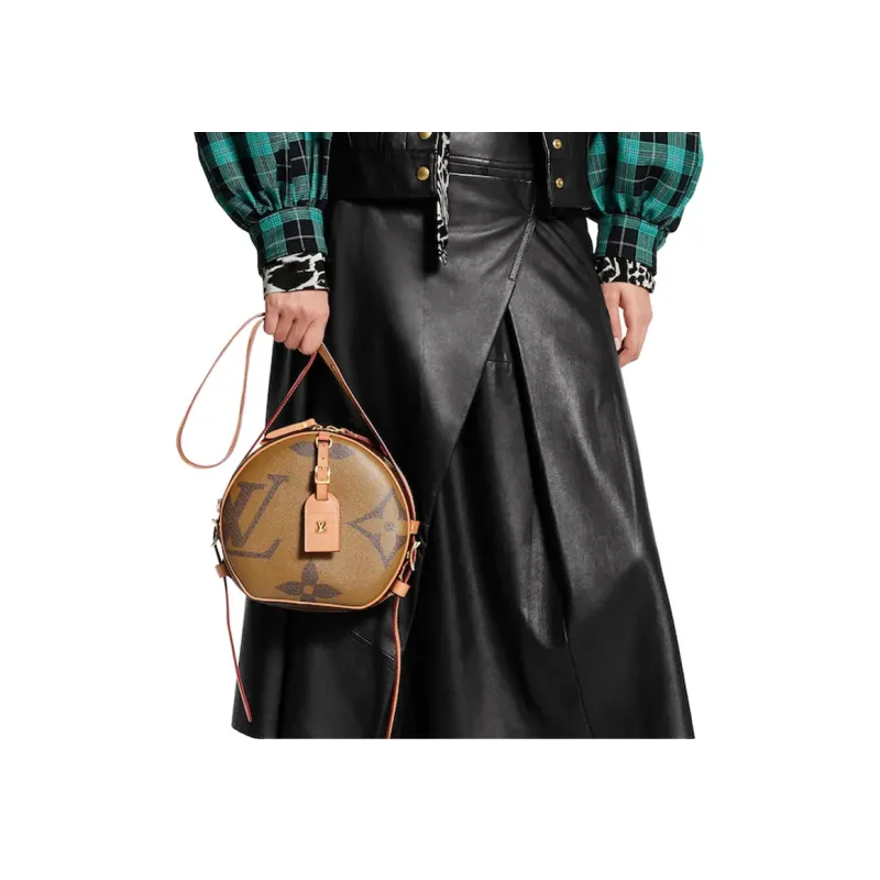 LOUIS VUITTON Boite Chapeau Souple Monogram Giant Reverse Brown-4