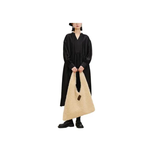 AUM 블랙 여성 긴팔 원피스