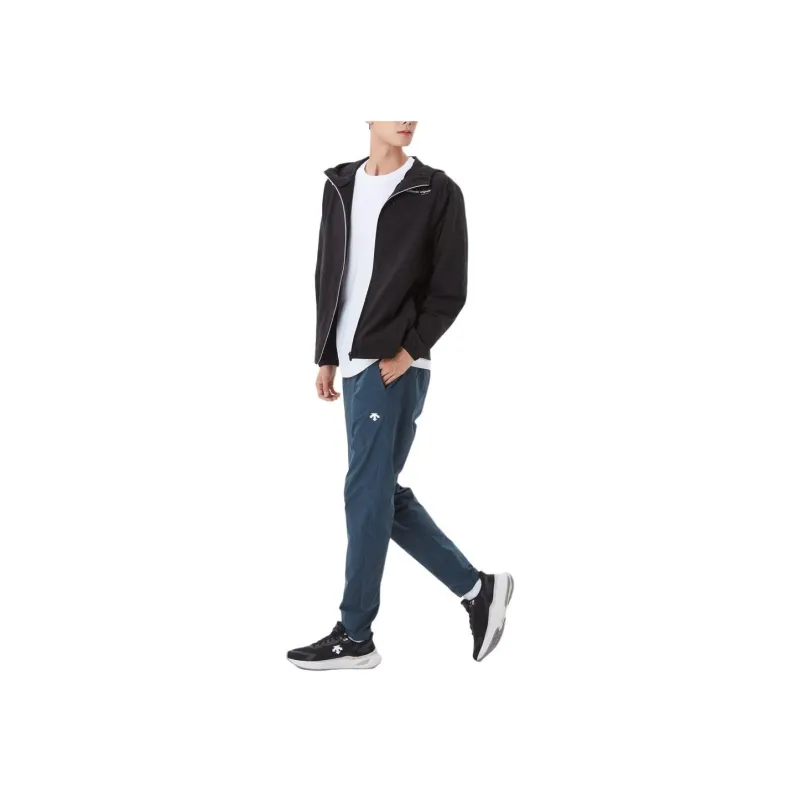 DESCENTE TRAINING Jackets Coats Unisex Black-4