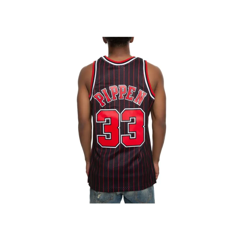 Mitchell & Ness Chicago Bulls Alternate 1995 96 Scottie Pippen Swingman Jersey-3
