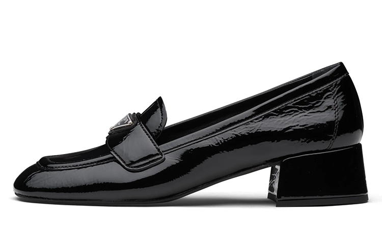 ☆韓国の人気☆【PRADA】☆TRIANGLE LOGO FLAT SHOES☆関税込☆ PRADA Triangle Logo Patent Leather Shoes 'Black' Women's