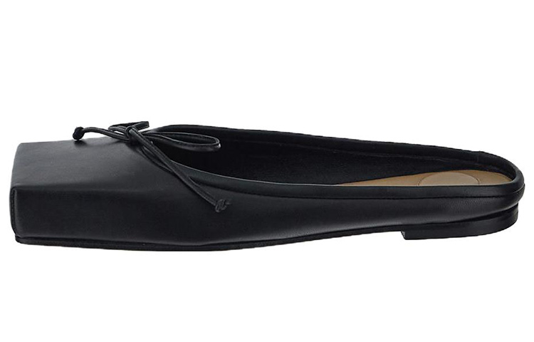 JACQUEMUS ホウティテルスクエアトゥフラット 243FO1573073 990 The Bisou boots by JACQUEMUS | Official website