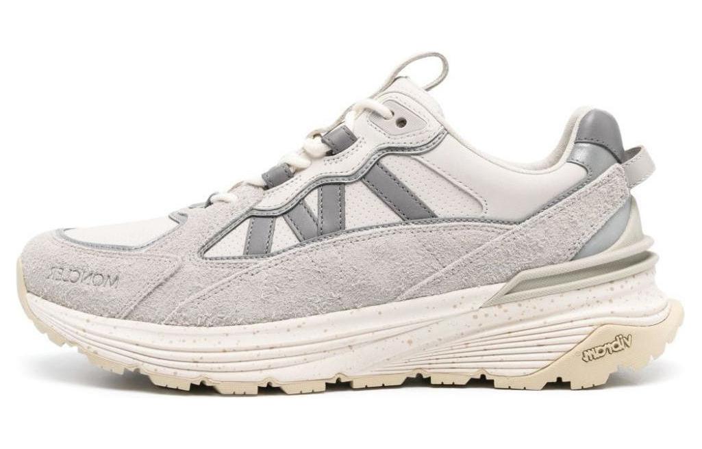 【MONCLER】LITE RUNNER SNEAKERS Moncler Lite Runner Low Top Sneakers in White & Black | FWRD
