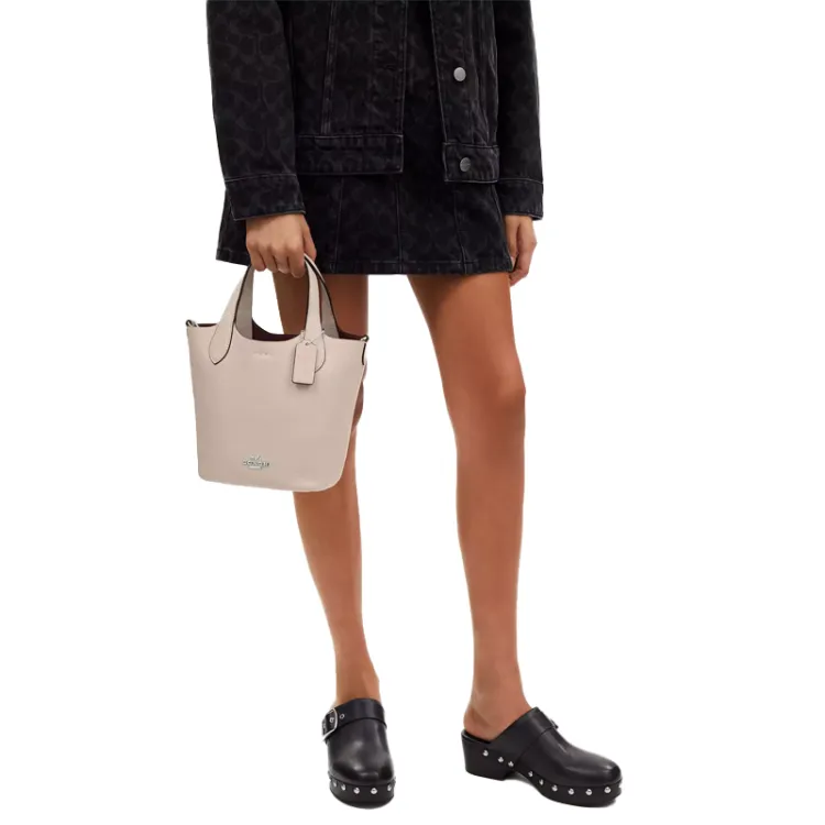 Coach Sees Revenues and Profits Decline in Q3
