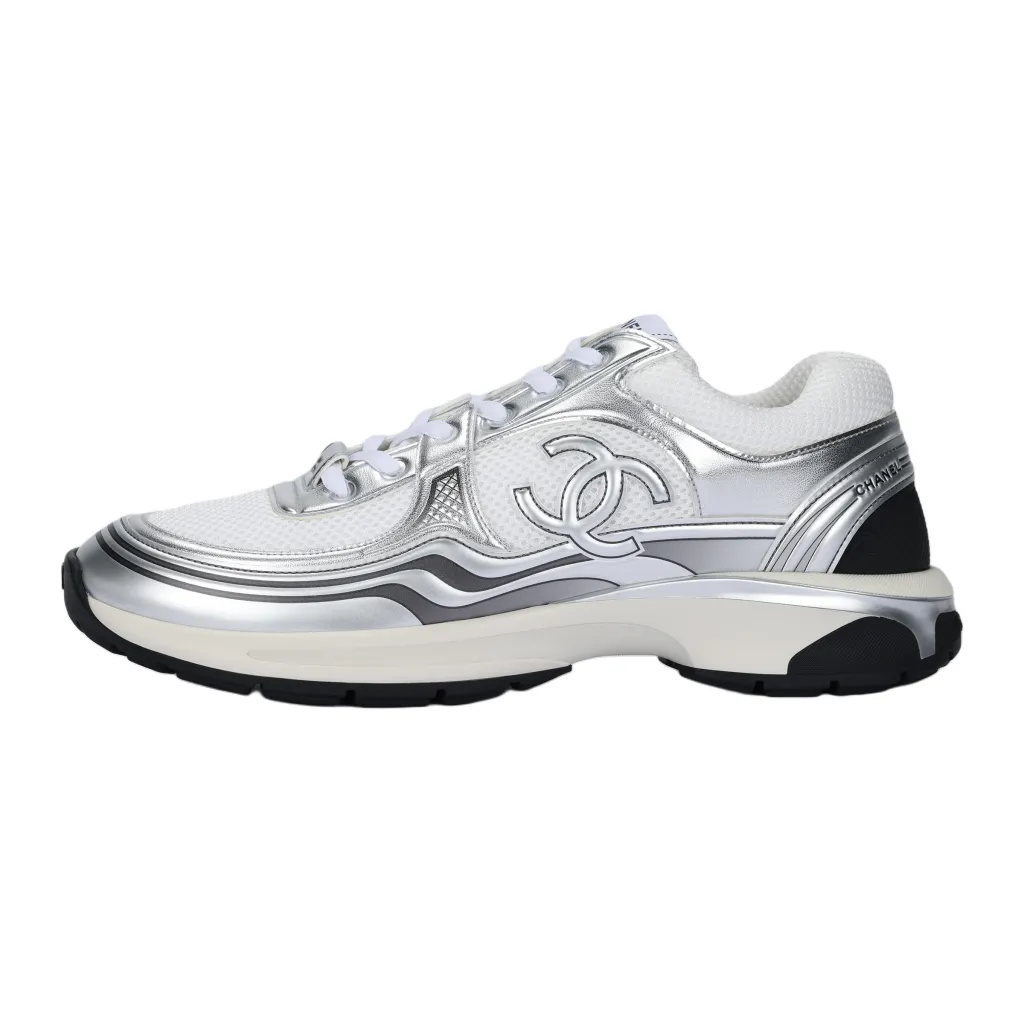 【足元から爽やかに★】CHANEL CCロゴ バレリーナ CHANEL CC Logo Sneaker 'White Silver' Men's Original Shoe
