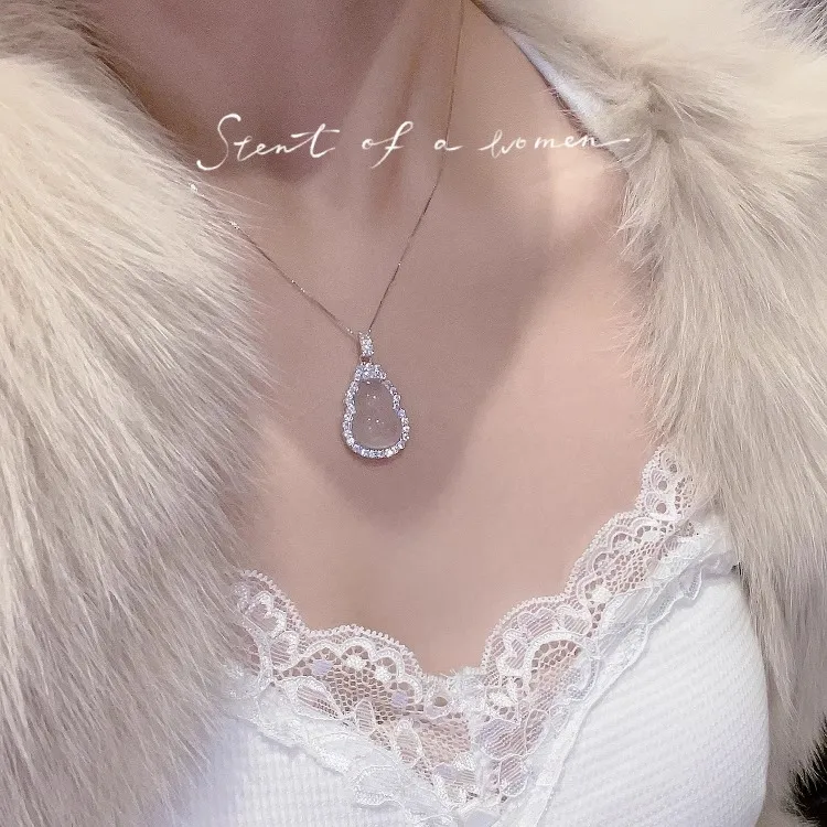 Lang Wind Agate Necklaces Women's-5