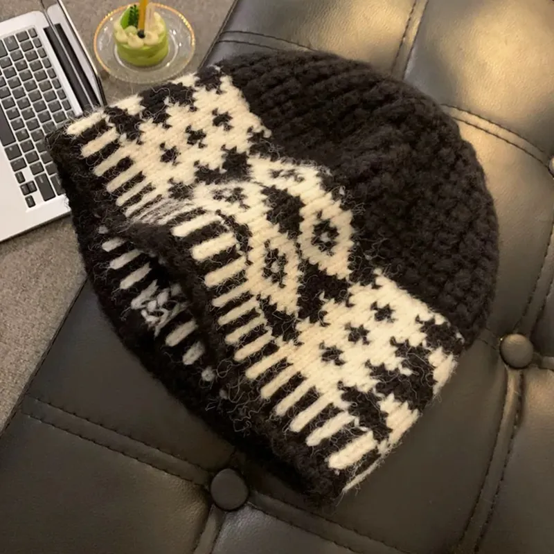 PLAN IN Beanies Unisex-7