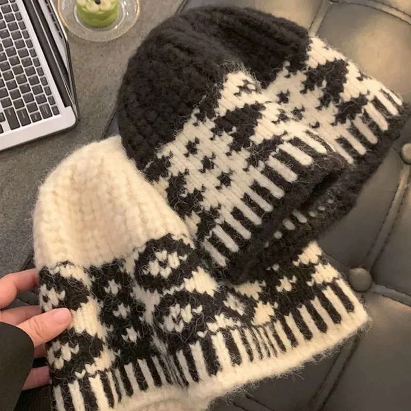 PLAN IN Beanies Unisex-5