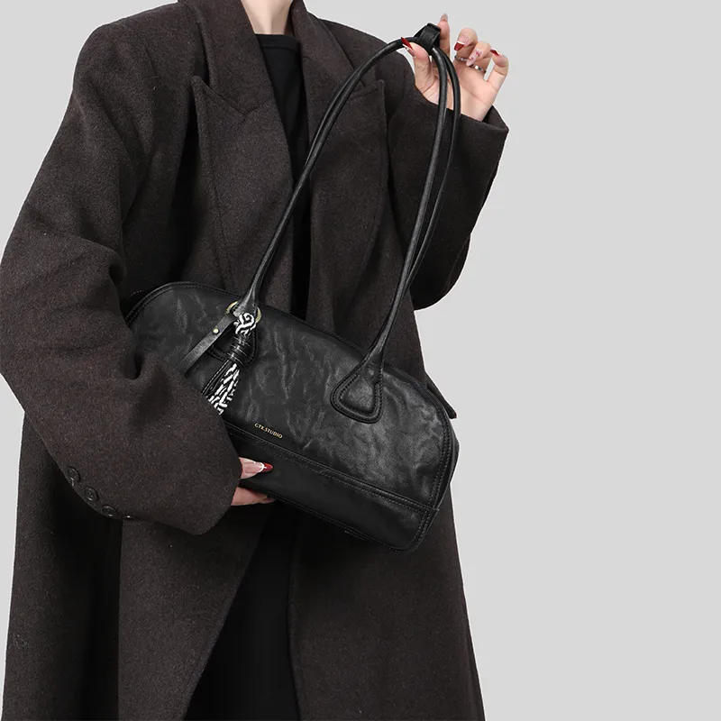 Tanita West Cow Leather Shoulder Bag Women's Black-4