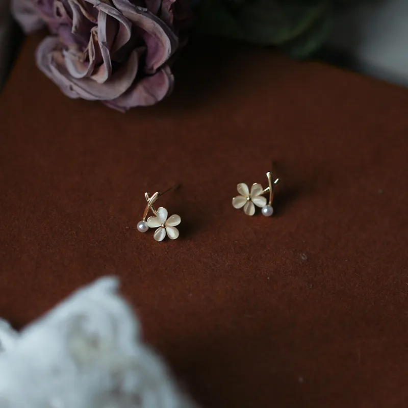 Yiru Glass Cat Eye Stud Earrings Women's-3