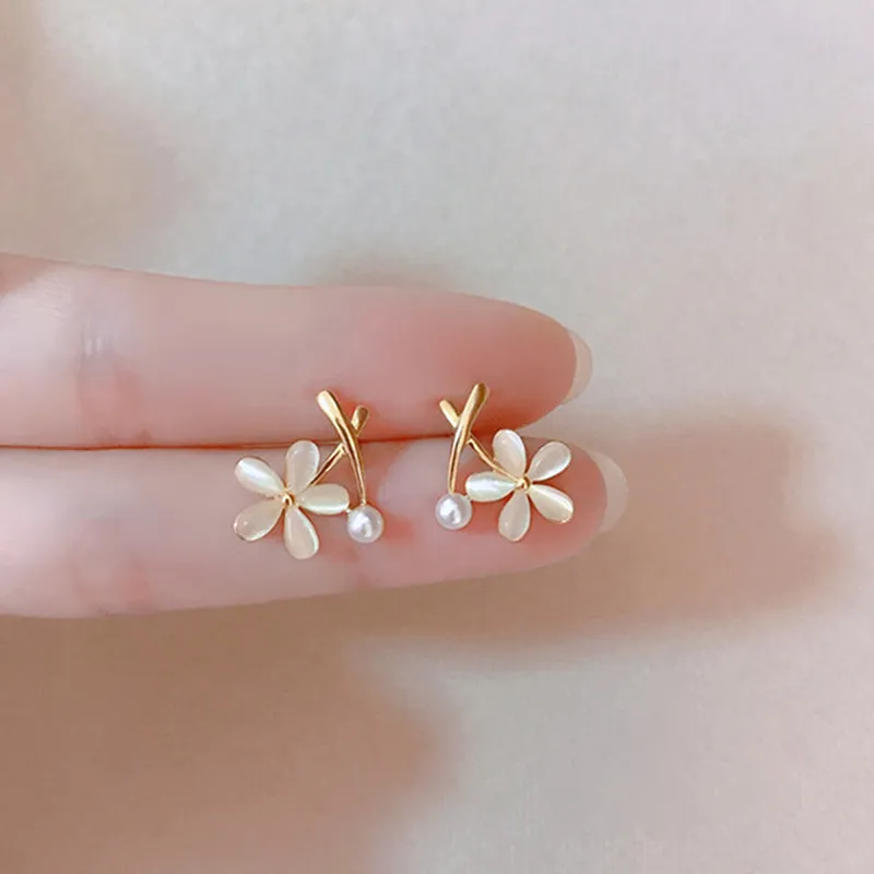 Yiru Glass Cat Eye Stud Earrings Women's-1