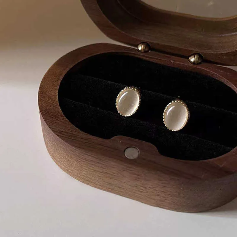 Yiru Glass Cat Eye Stud Earrings Women's-1