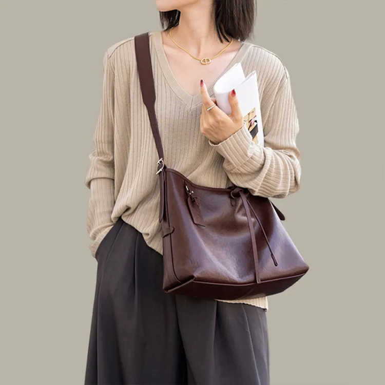 Yalu Top Grain Vegetable Tanned Leather Shoulder Bag Regular Women's Black/Coffee/Brown-11