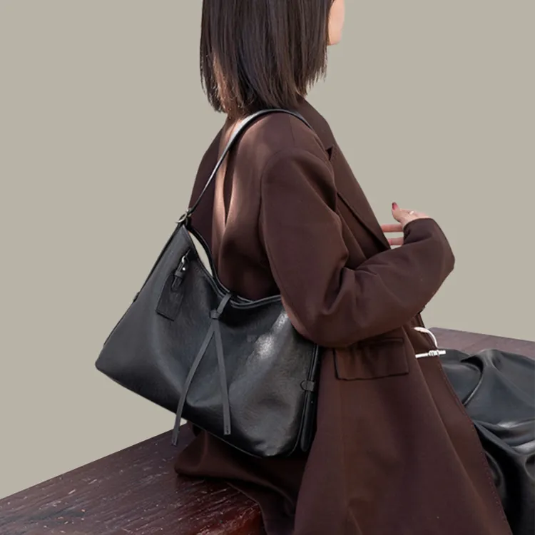 Yalu Top Grain Vegetable Tanned Leather Shoulder Bag Regular Women's Black/Coffee/Brown-3