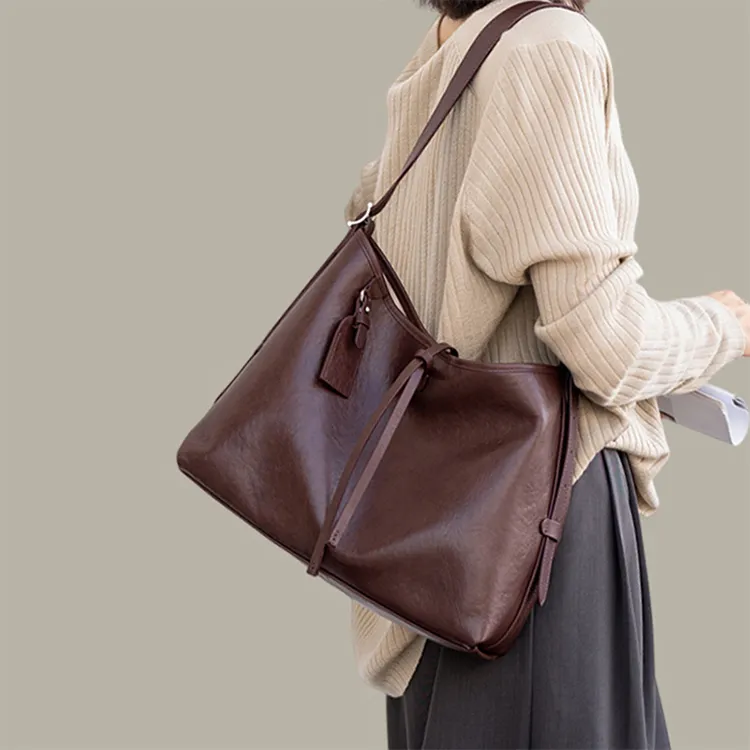 Yalu Top Grain Vegetable Tanned Leather Shoulder Bag Regular Women's Black/Coffee/Brown-10