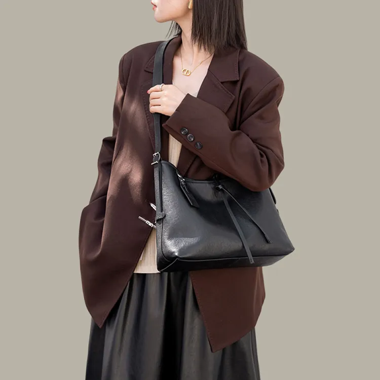 Yalu Top Grain Vegetable Tanned Leather Shoulder Bag Regular Women's Black/Coffee/Brown-4