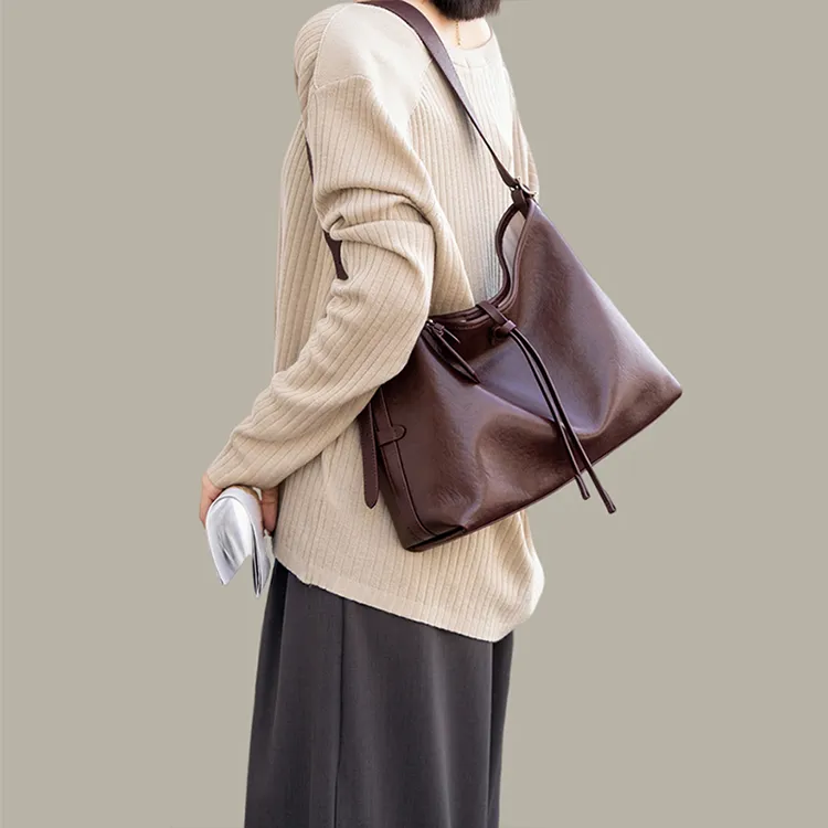 Yalu Top Grain Vegetable Tanned Leather Shoulder Bag Regular Women's Black/Coffee/Brown-12